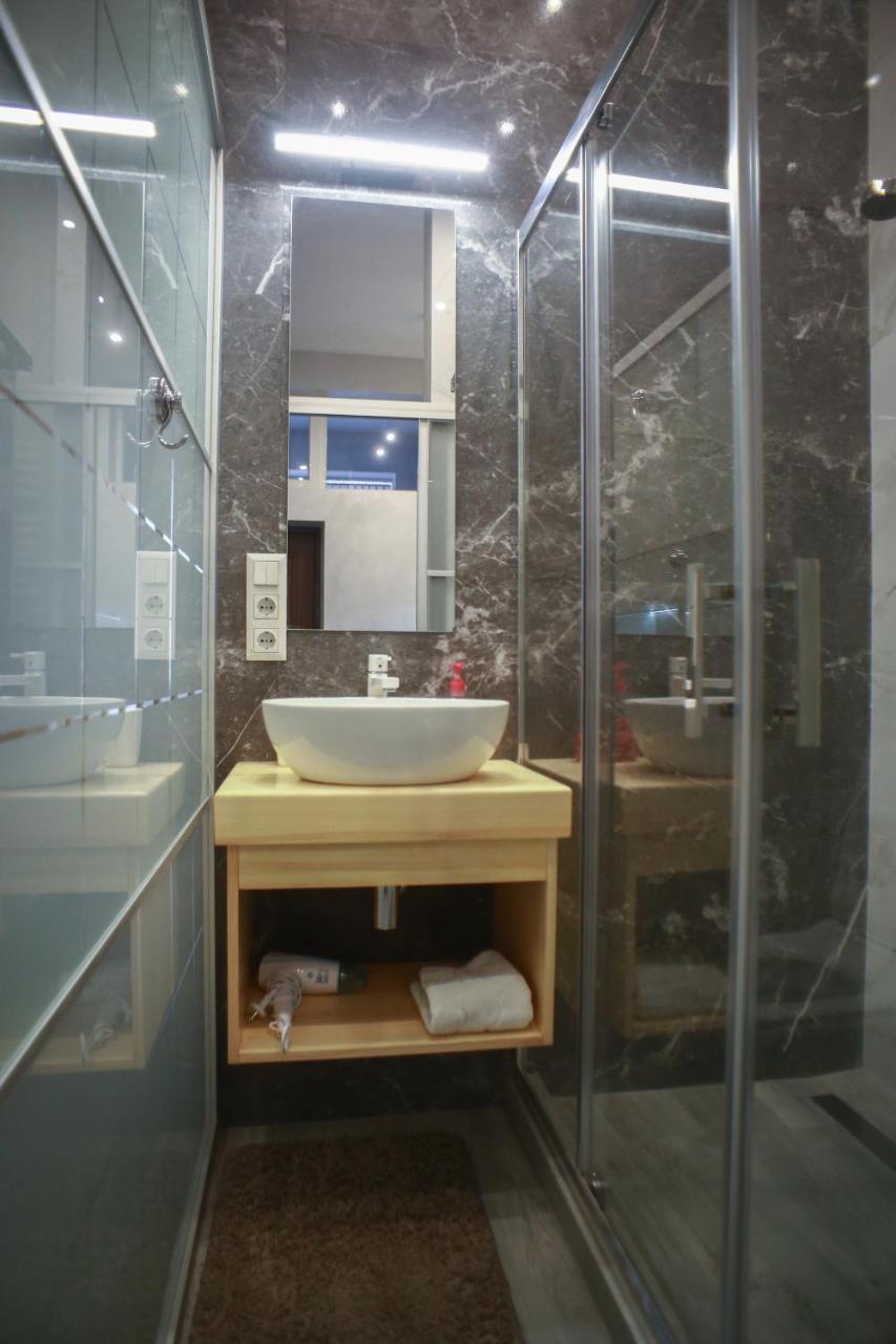 Leogrand Apartment On Drohobycha 4 Lviv Exterior foto